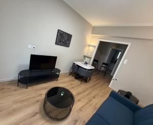 Charming 2BR Downtown Metro