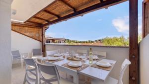214 - terrazza e spiaggia - Baja Sardinia centro by Coral Property
