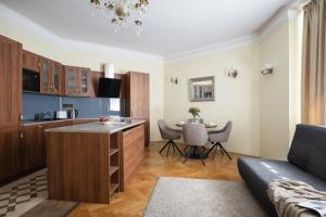 In Heart of Prague Elegant Downtown Apt - AC, 2BR, 2BA