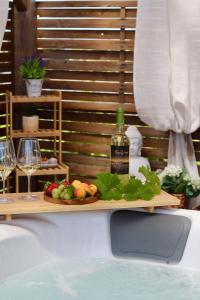 Moments in Nature Vineyard Bungalows Pool & Jacuzzi