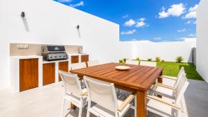 Atlantic Paradise with Heated Pool & Outdoor Kitchen with BBQ
