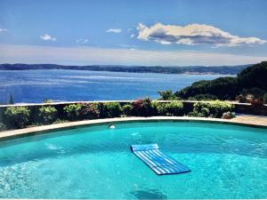 Villa Vue mer exceptionnelle golfe de saint -Tropez piscine 6ch 6 sdb 12 personnes