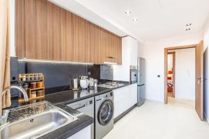 Modern central 3-bedroom apartment