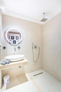 Modern central 3-bedroom apartment
