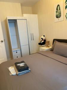 45ft Floor with Fast Wi-Fi Pool & Gym Access