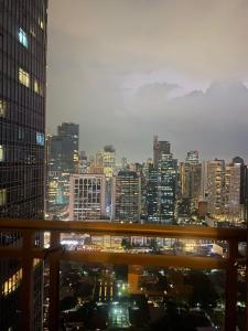 45ft Floor with Fast Wi-Fi Pool & Gym Access