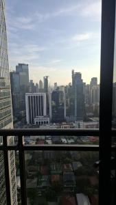 45ft Floor with Fast Wi-Fi Pool & Gym Access