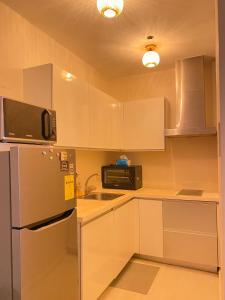 45ft Floor with Fast Wi-Fi Pool & Gym Access