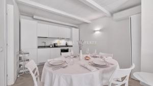 302 - terrazza sulla spiaggia di Baja Sardinia by Coral Property