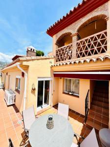 Beautiful Penthouse with Rooftop & Pool close to Burriana Beach