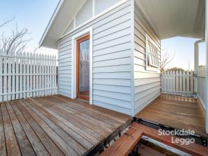 Hamptons style living on Maude Street