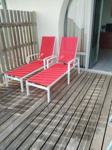 APPARTEMENT LES PIEDS DANS LEAU