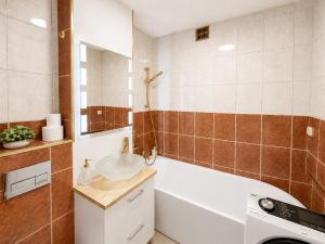 Warsaw City Center Apartment by JumpInHere