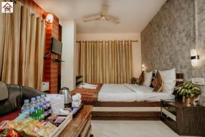 Hotel Sahu Near Kashi Vishwanath Temple Gate