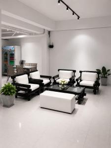 Holiday House Kata & Karon Phuket Hotel