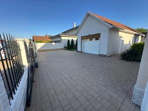 Henrietta - Violetta Apartman