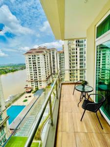 Nice Kuching City Center Riverine Apartment With Balcony and Garden views