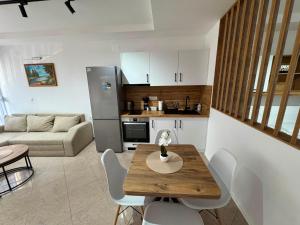 Joana Lakeside Apartment