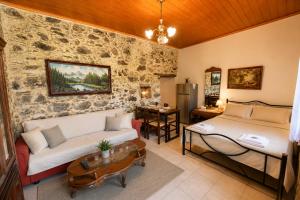 Pandora Stone Cottage Elos