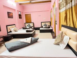 H R Guest House