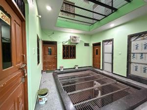 H R Guest House