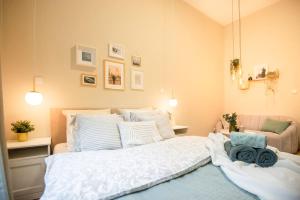 Modern & spacious apartment near the old town