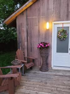 Cozy Guest House with Attic in the Heart of Niagara Falls