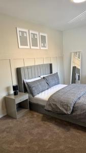 Newly renovated 2 bedroom Home in West Bromwich Ideal for contractors & families