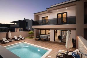 Villa Lumea - Brend New 4-Bedroom Villa with Pool
