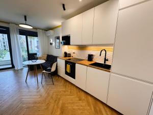 Azur Premium Studio | Pool View