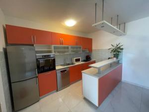 Nany-Villa with heated pool