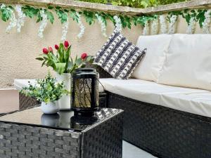 Cosy 2-Bed Apartment with Roof Garden & Free Parking Sleeps 5
