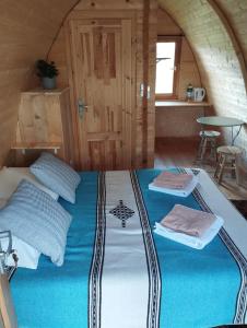 Chambre dhotes et cabane du grand st-Marc proche Via Rhona