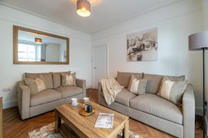 Modern 3 BDR Home IFree Parking- Near City Ctr