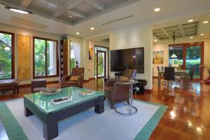 Bali Style Pool Villa with Saltwater Pool and far from Beach 5 mins by car