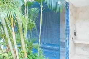 Apartment in Beachfront Building with Resort Pools near Historic Center Cartagena