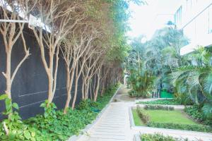 Apartment in Beachfront Building with Resort Pools near Historic Center Cartagena