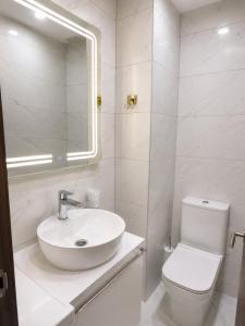 MM Elegant Apartment with 2 Private Parking