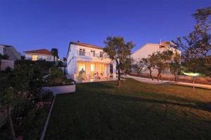 Luxury Beachfront Villa Smague with Sauna, Zadar