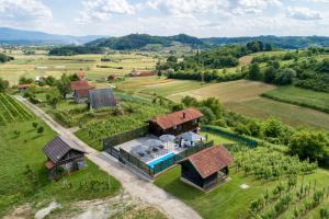 Pool Estate AquaHaven with Sauna & Jacuzzi - Happy Rentals