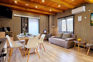 Pool Estate AquaHaven with Sauna & Jacuzzi - Happy Rentals