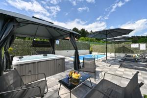 Pool Estate AquaHaven with Sauna & Jacuzzi - Happy Rentals