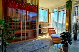 Pool Estate AquaHaven with Sauna & Jacuzzi - Happy Rentals
