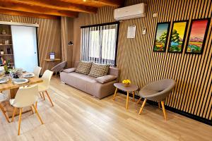 Pool Estate AquaHaven with Sauna & Jacuzzi - Happy Rentals