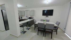Casa Familiar de 3 habitaciones en Guadalupe BBVA FIFA