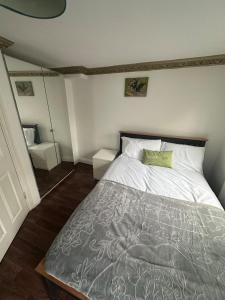 One bed apartment in West Kensington C