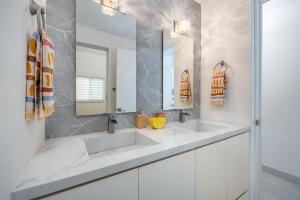 The Salty Marlin Ocean & Arch View Condo in Cabo