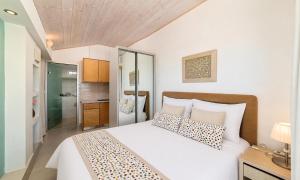 Olive Green Villa Heated Pool