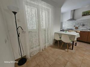 Ground floor - friendly apartment in the garden + free parking