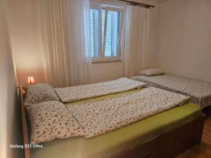 Ground floor - friendly apartment in the garden + free parking